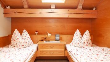 1 Schlafzimmer, Zimmersafe, individuell dekoriert