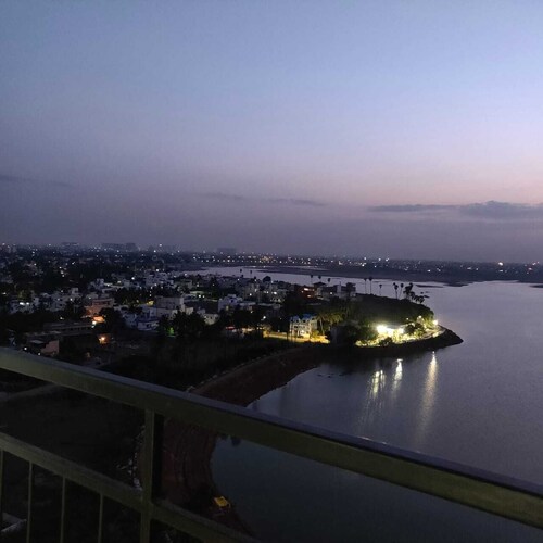 Erstaunliche Lake View Sky Condo | Luxus 3 Schlafzimmer Apartment in der Stadt