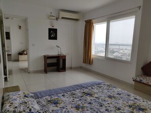 3 slaapkamers, een strijkplank/strijkijzer, wifi, beddengoed