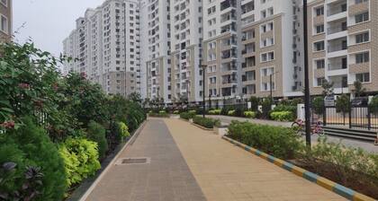 Amazing Lake View Sky Condo | Luxury 3 Bedroom Apartment in the city