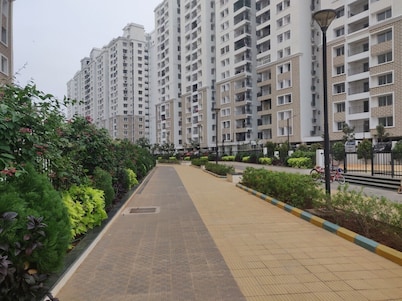 Amazing Lake View Sky Condo | Luxury 3 Bedroom Apartment in the city