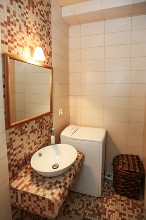 Apartment | Bathroom | Shower, free toiletries, hair dryer, slippers