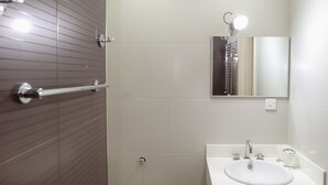 Apartment | Bathroom | Shower, free toiletries, hair dryer, slippers - Hosthub - Apartment at Janashia str (Tbilisi)