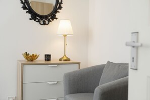 Apartment, 1 Double Bed with Sofa bed, Accessible | Iron/ironing board, free WiFi, bed sheets - Cozy Apartment in Camden Town (London)