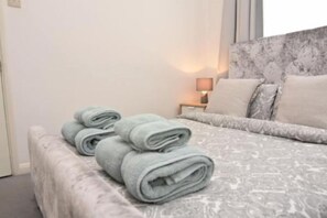Apartment, 1 Double Bed with Sofa bed, Accessible | Iron/ironing board, free WiFi, bed sheets - Cozy Apartment in Camden Town (London)