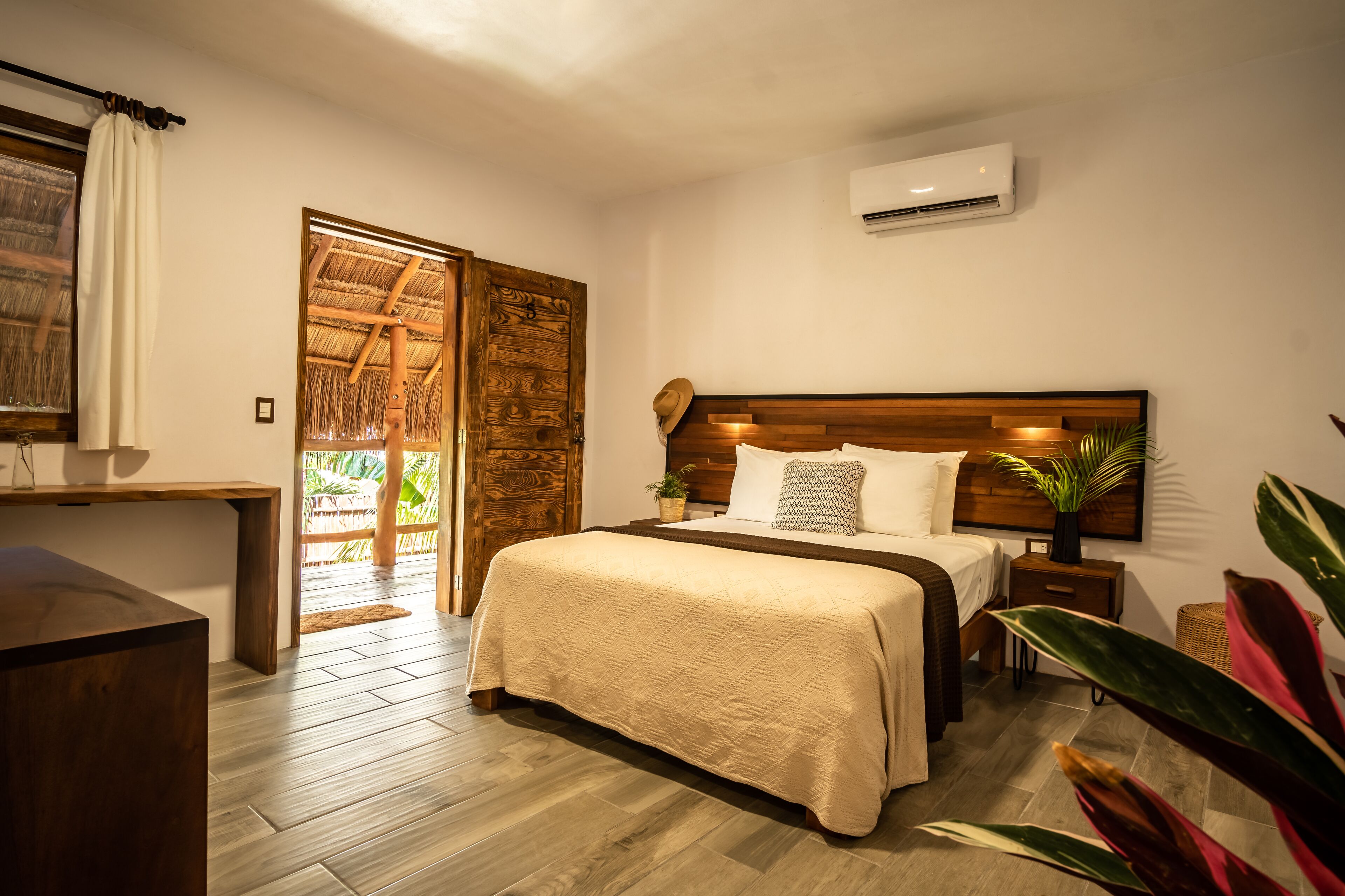 Design Room, 1 Queen Bed, Non Smoking, Garden View | Premium bedding, individually decorated, individually furnished