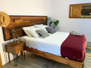 设计客房, 1 张大床, 无烟房, 花园景观 | 高档床上用品、特色装修、特色家居、遮光窗帘