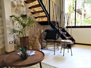 奢華客房, 1 張特大雙人床, 非吸煙房, 泳池景 | 客廳