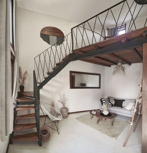 Luxury Room, 1 King Bed, Non Smoking, Pool View | Living area