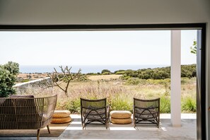 Villa, 2 Schlafzimmer | Wohnbereich | Flachbildfernseher