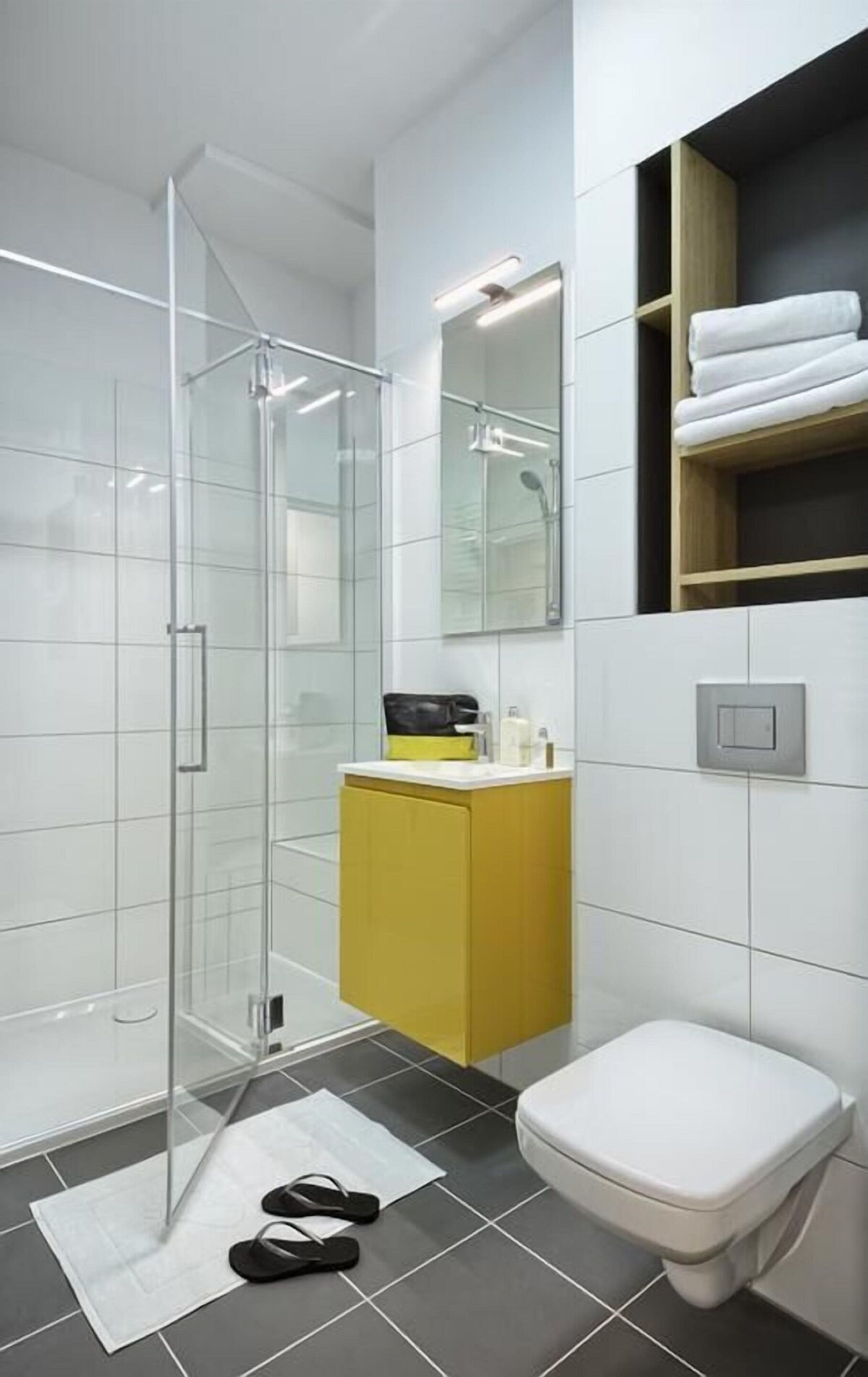 standard single room | bathroom | free toiletries, hair dryer, towels