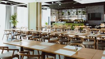 Tägliches Frühstücksbuffet (59 PLN pro Person)