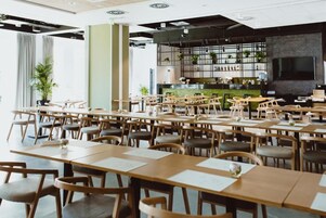 Daily buffet breakfast (PLN 59 per person)