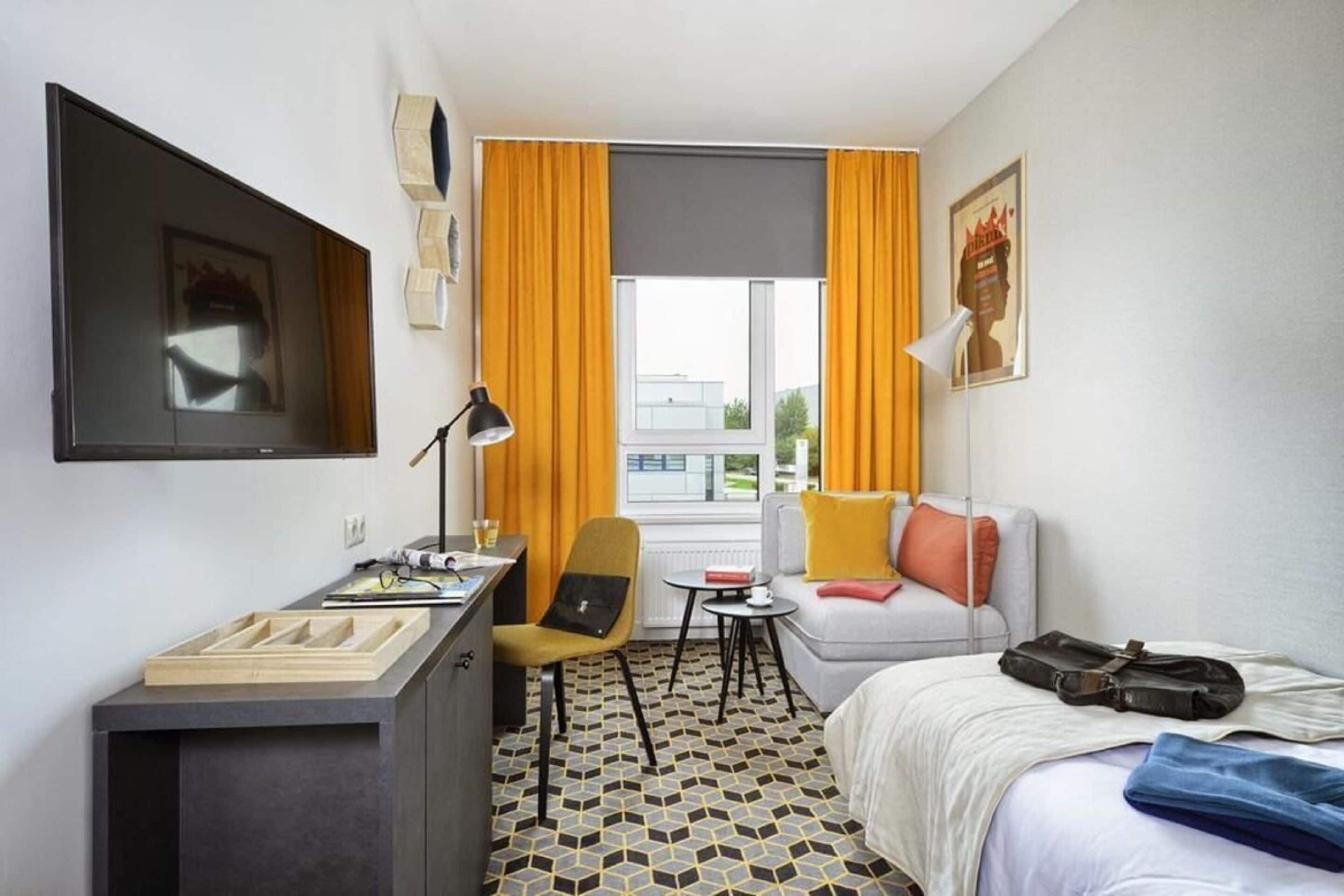 standard single room | desk, laptop workspace, soundproofing, iron/ironing board