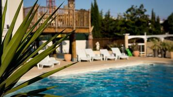 Outdoor pool, open 10:00 AM to 7:00 PM, pool loungers