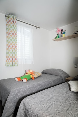 In-room safe, individually decorated, individually furnished - Camping les Acacias (Fréjus)