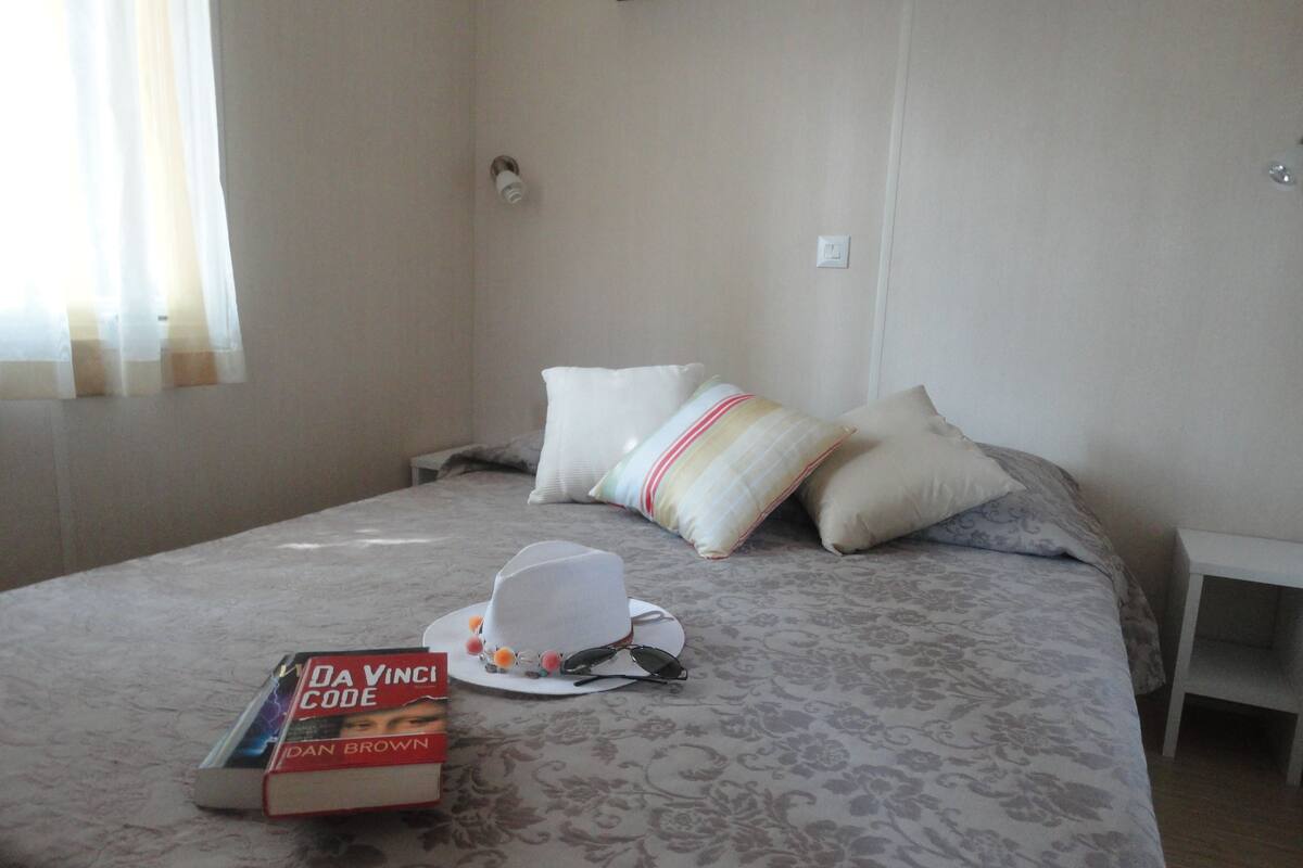 In-room safe, iron/ironing board (on request), cribs (surcharge)