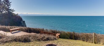 Waterfront dog-friendly home w/ free WiFi, central A/C, a dry sauna, & firepit