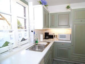 Kühlschrank, Mikrowelle, Ofen, Geschirrspüler