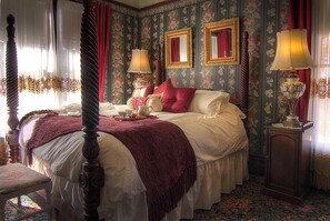 1 bedroom, desk, travel cot, free WiFi