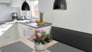 Fridge, oven, dishwasher - House surf - House surf Whg 04 (Sankt Peter-Ording)