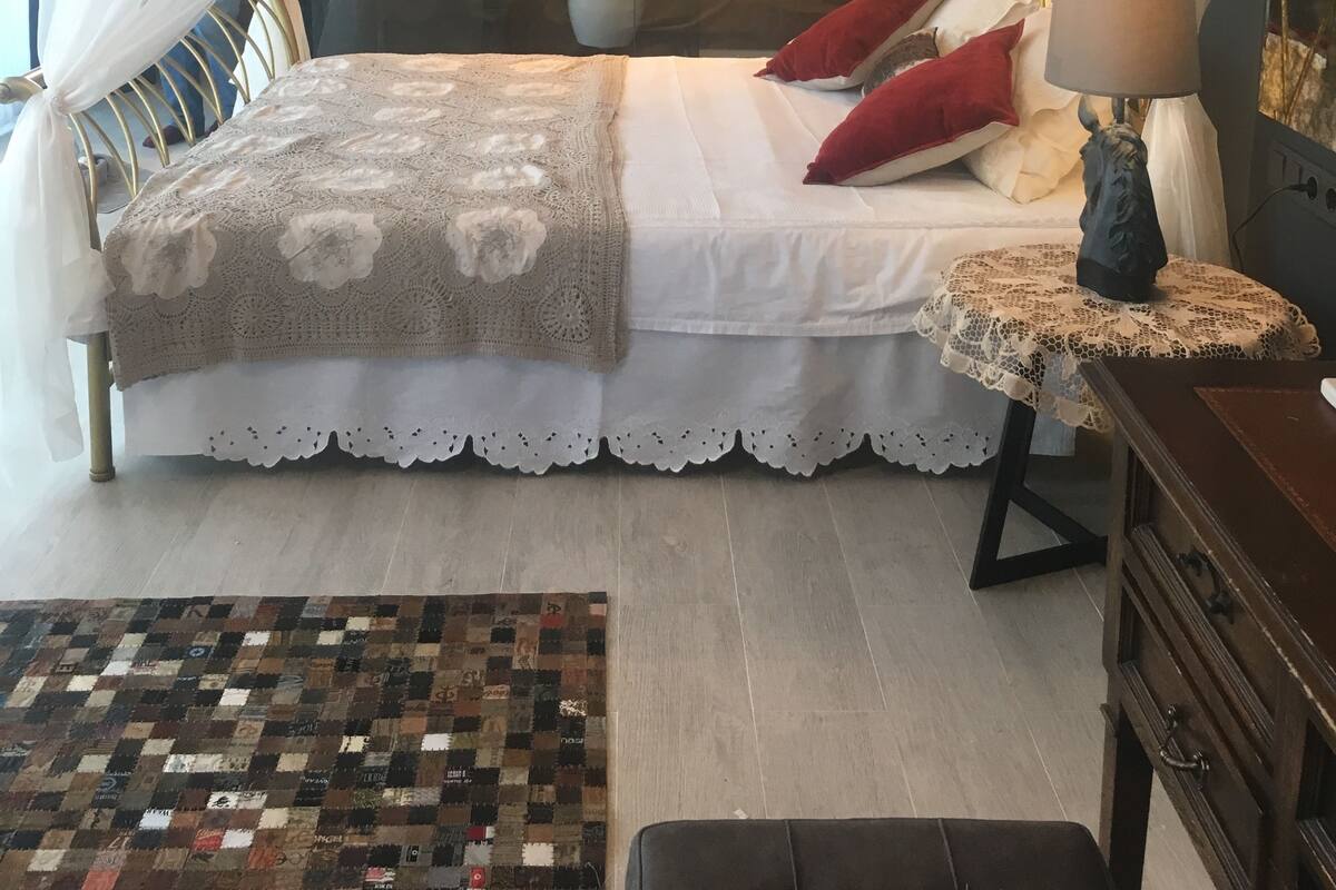 Suite Signature, 1 grand lit et 1 canapé-lit, vue piscine, en bord de piscine