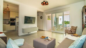 Biệt thự, 3 phòng ngủ, hồ bơi riêng | Khu phòng khách | TV màn hình phẳng 