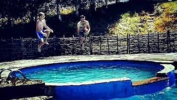 Piscine extérieure (ouverte en saison)