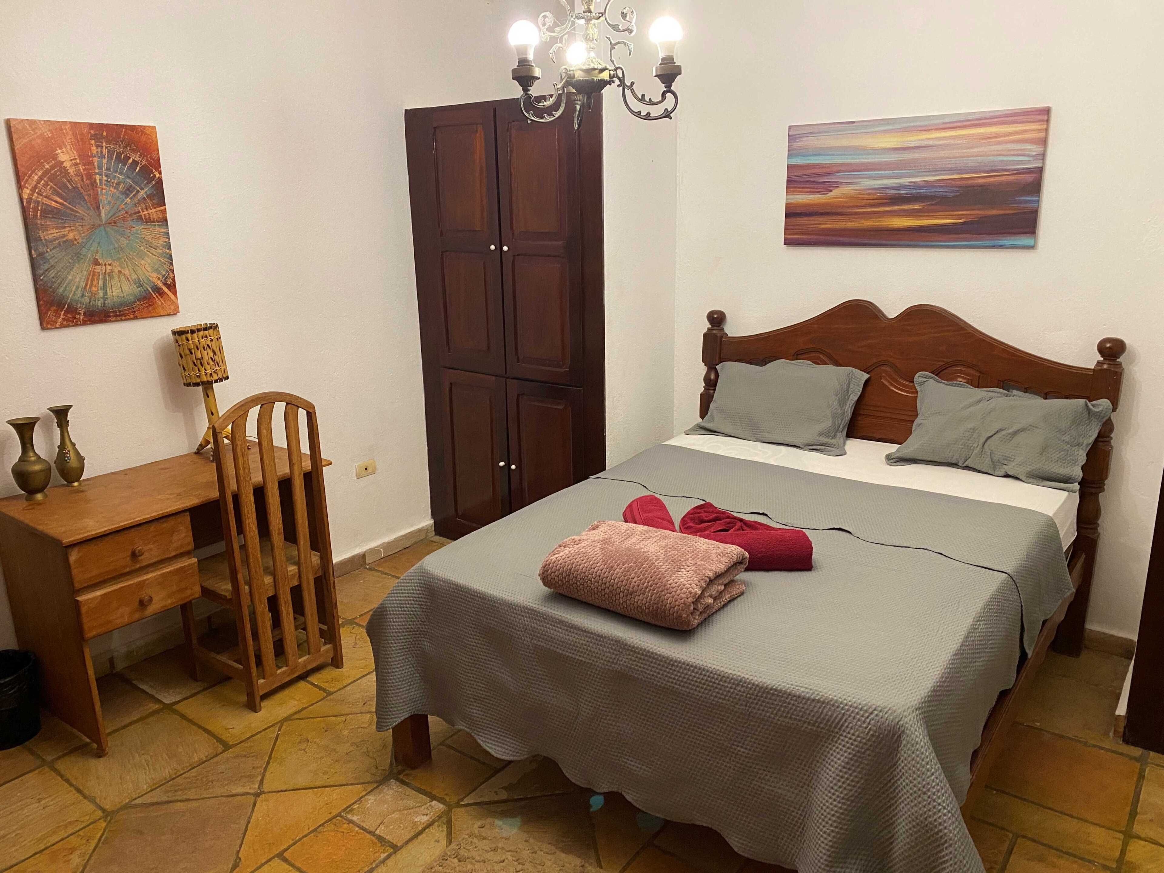 Suíte luxo | 1 quarto, escrivaninha, espaço de trabalho para notebook