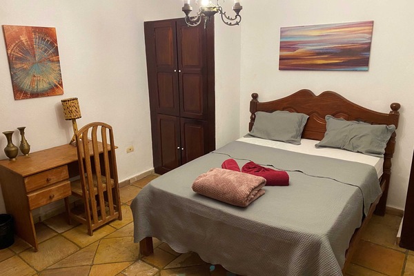 Suite – deluxe | 1 soverom, skrivebord, skrivebord for bærbar PC og blendingsgardiner