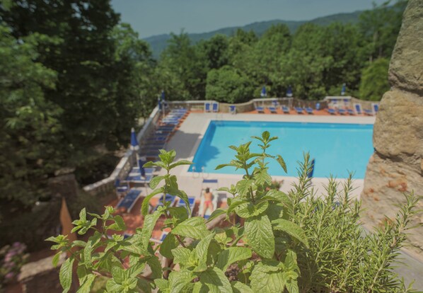Seasonal outdoor pool - Residence Il Castagno (Pistoia)