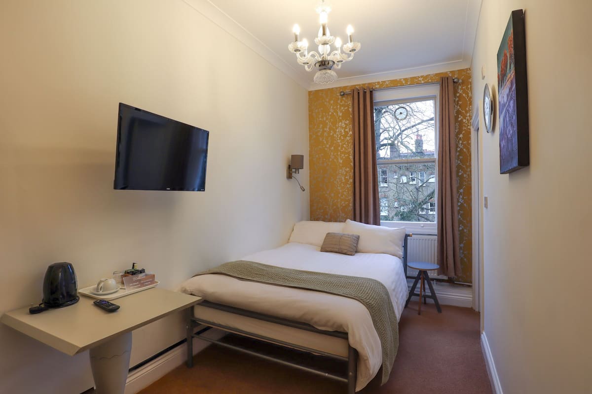 Single Room, Ensuite (Double Bed) | Iron/ironing board, free WiFi