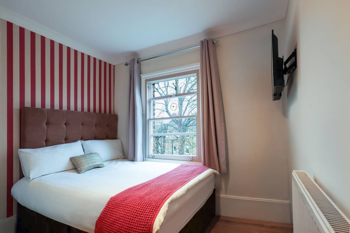 Single Room, Ensuite | Iron/ironing board, free WiFi