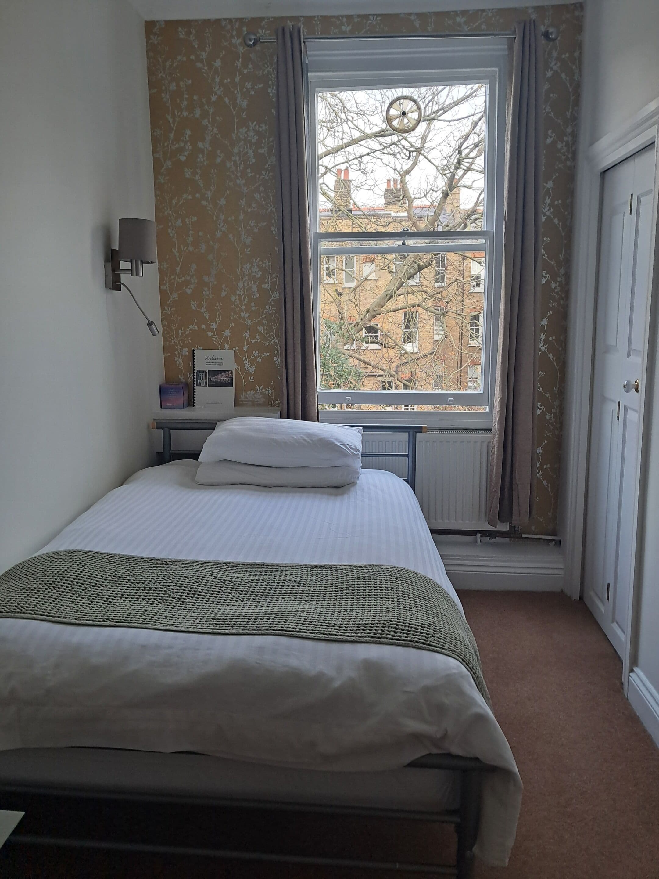 Single Room, Ensuite (Double Bed)
