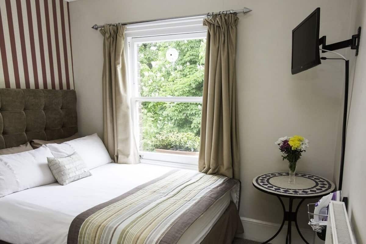 Enkeltrom, eget bad | Strykejern/-brett og wi-fi (inkludert)