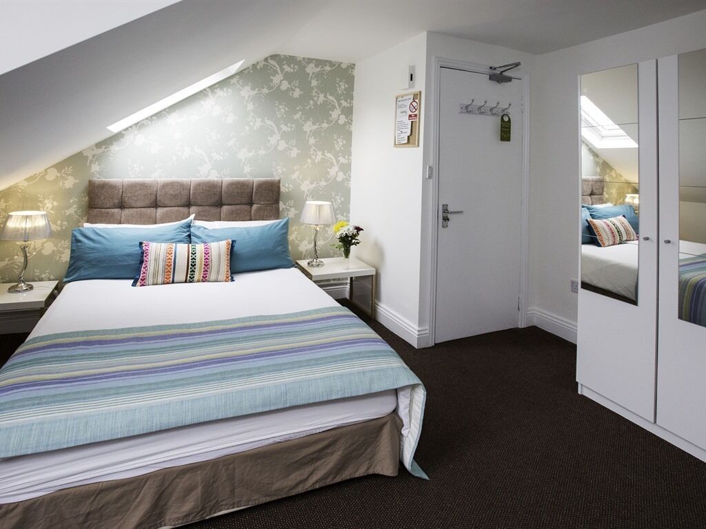 Dobbeltrom, eget bad | Strykejern/-brett og wi-fi (inkludert)