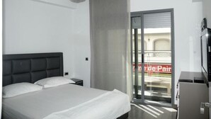 Appartement, 1 grand lit, non-fumeurs | 1 chambre, rideaux occultants, Wi-Fi gratuit, draps fournis