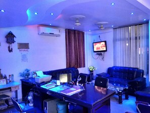 Unclassified image, 2 of 20, button