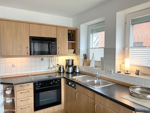 Kühlschrank, Mikrowelle, Ofen, Geschirrspüler