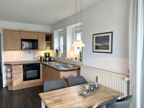 Kühlschrank, Mikrowelle, Ofen, Geschirrspüler