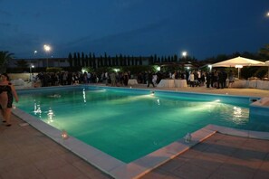 Sæsonbestemt udendørs pool