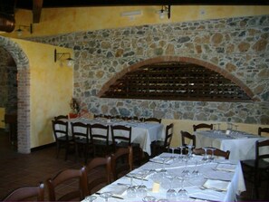 Serveert lunch en diner, Italiaanse gerechten