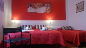Classic Triple Room, City View | Down comforters, individually decorated, individually furnished, desk - La Maison del Corso B&B (Pisa)