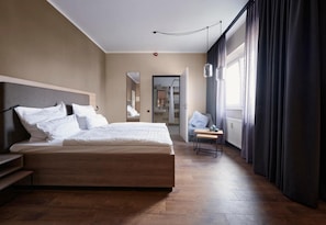 Superior Double Room, 2 Twin Beds, Accessible, Non Smoking | Hypo-allergenic bedding, minibar, desk, laptop workspace - Hotel Marco Polo (Münster)