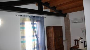 Deluxe Triple Room, Sea View | Room amenity