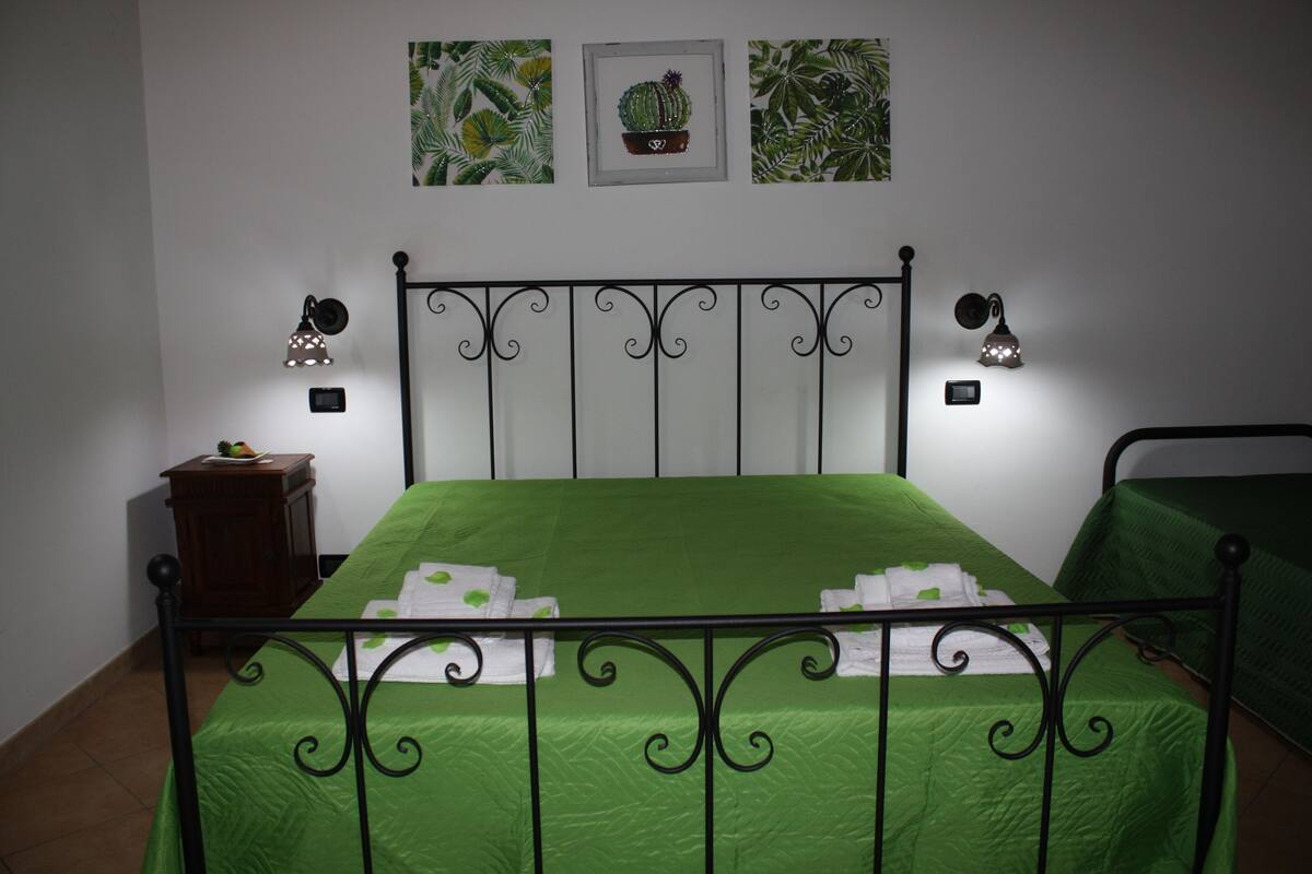 Basic Triple Room | WiFi (free), bed sheets