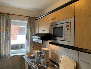 Kühlschrank, Mikrowelle, Ofen