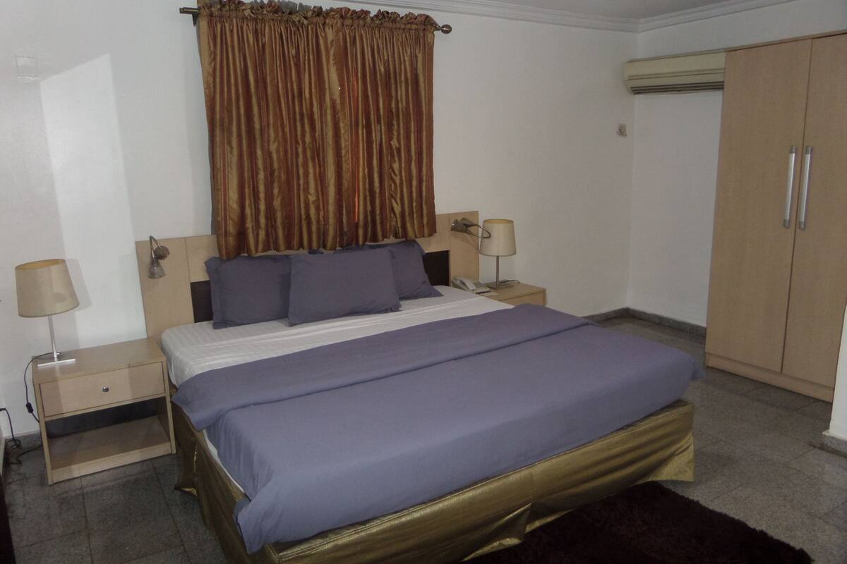 Desk, laptop workspace, free WiFi, bed sheets