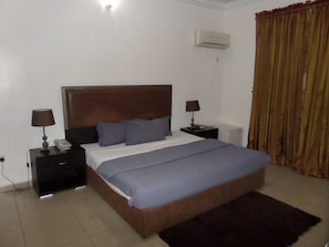 Desk, laptop workspace, free WiFi, bed sheets