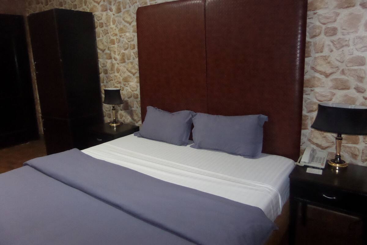 Desk, laptop workspace, free WiFi, bed sheets